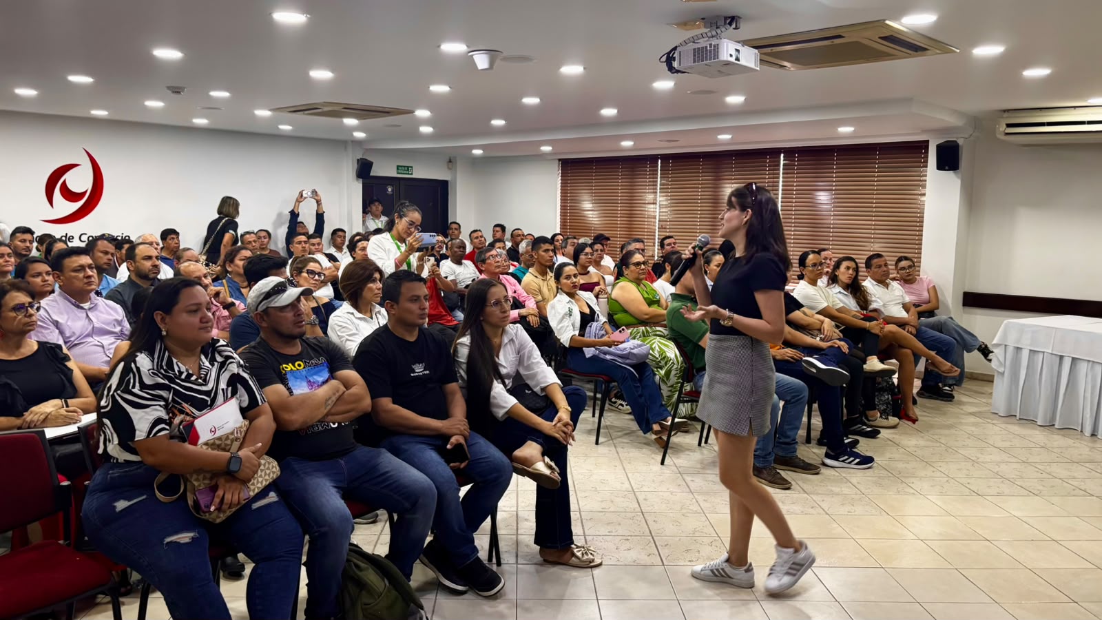 Paola Tovar en escenario 2