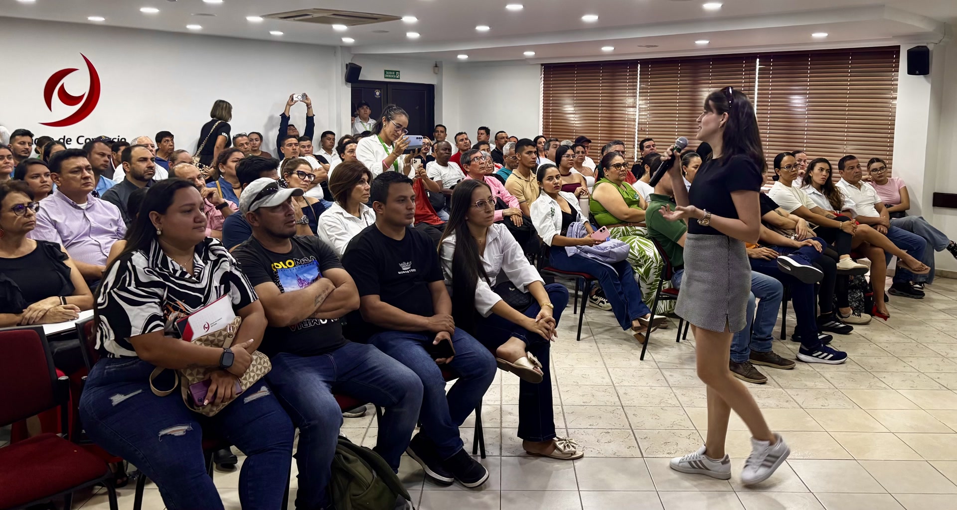 Paola Tovar en escenario 1